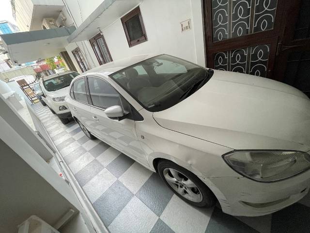 https://images10.gaadi.com/usedgaadi-sellcar/UsedCar/f51b82b4a/b09e6608-107b-4f2d-9e2d-46c5579a444b.jpeg?imwidth=6402