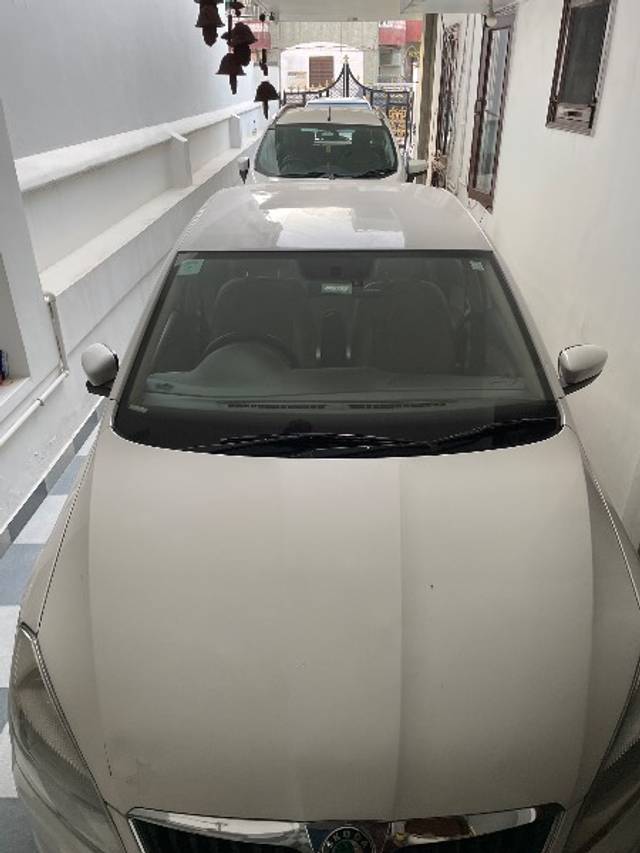 https://images10.gaadi.com/usedgaadi-sellcar/UsedCar/f51b82b4a/b2d46dd5-4e94-4405-9acd-6a7a589b86c1.jpeg?imwidth=6401