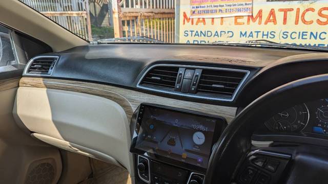https://images10.gaadi.com/usedgaadi-sellcar/UsedCar/f51ba7cea/5ca8fda2-b663-4982-bc26-c258bb66a58c.jpg?imwidth=6401