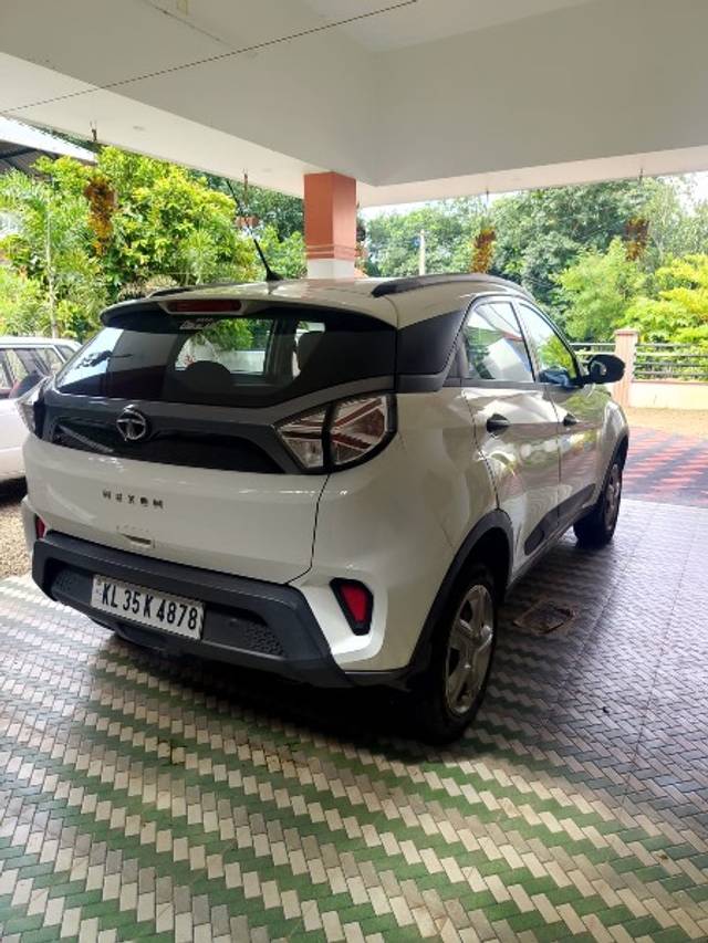 https://images10.gaadi.com/usedgaadi-sellcar/UsedCar/f51c2806a/a49922c3-ecbd-454e-b198-03b19a1acb70.jpeg?imwidth=6402