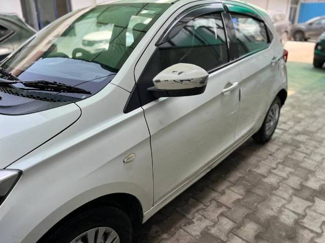 https://images10.gaadi.com/usedgaadi-sellcar/UsedCar/f51c568ea/361da6ff-661b-4fd7-a62d-0bccaccfda82.jpeg?imwidth=6400