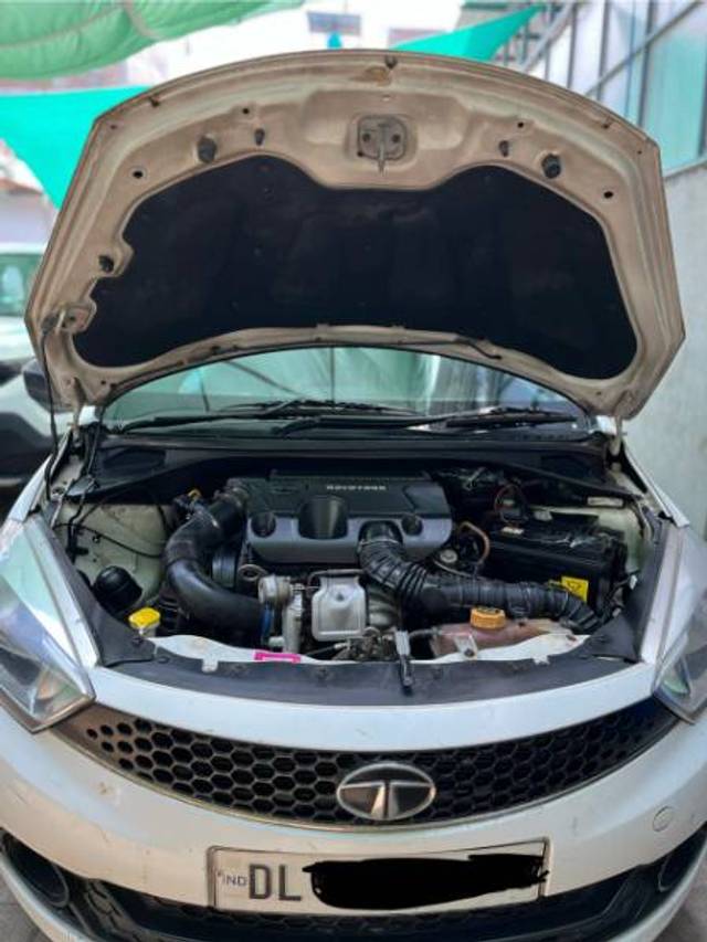 https://images10.gaadi.com/usedgaadi-sellcar/UsedCar/f51c568ea/a22cbbcd-fbe1-4f8a-ba2b-dd5b4f4bc340.jpeg?imwidth=6402