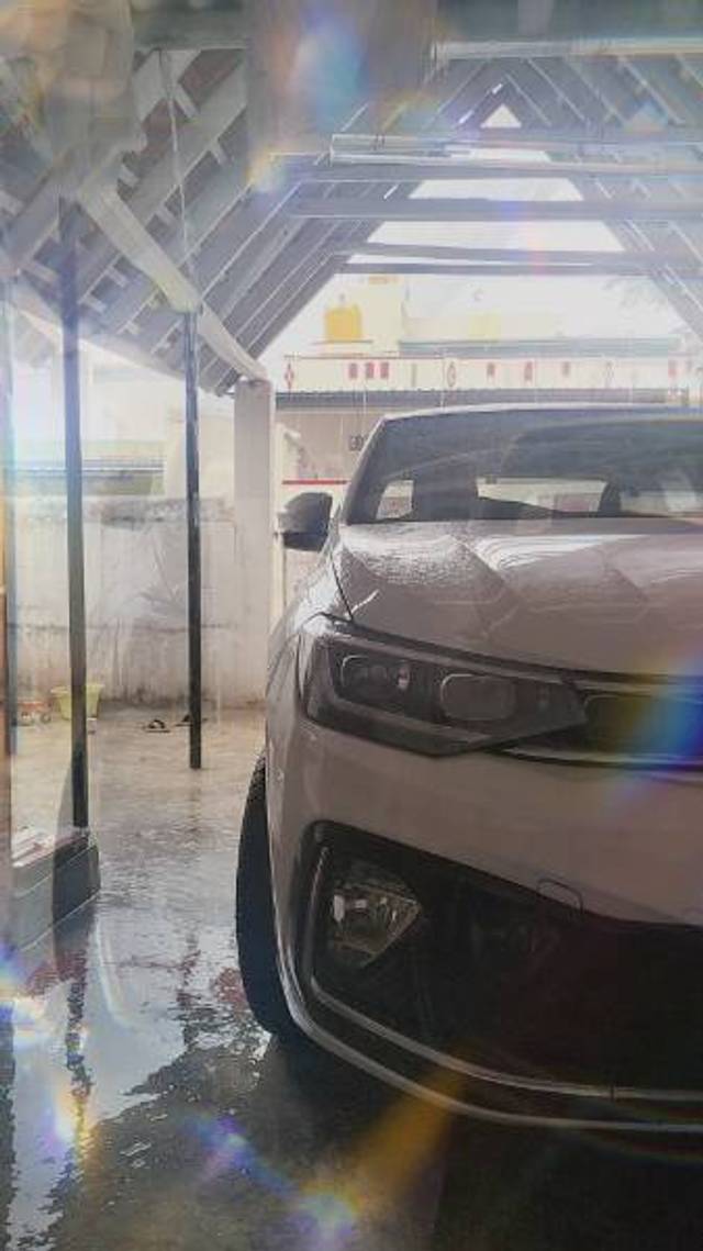 https://images10.gaadi.com/usedgaadi-sellcar/UsedCar/f51c6563a/2edd17de-3769-4090-a281-994ce3faba01.jpg?imwidth=6401
