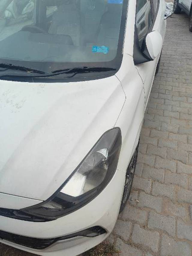 https://images10.gaadi.com/usedgaadi-sellcar/UsedCar/f51cc6f2a/b5f7fb5e-3750-4f1e-ad4b-d4ee26e0568b.jpg?imwidth=6402