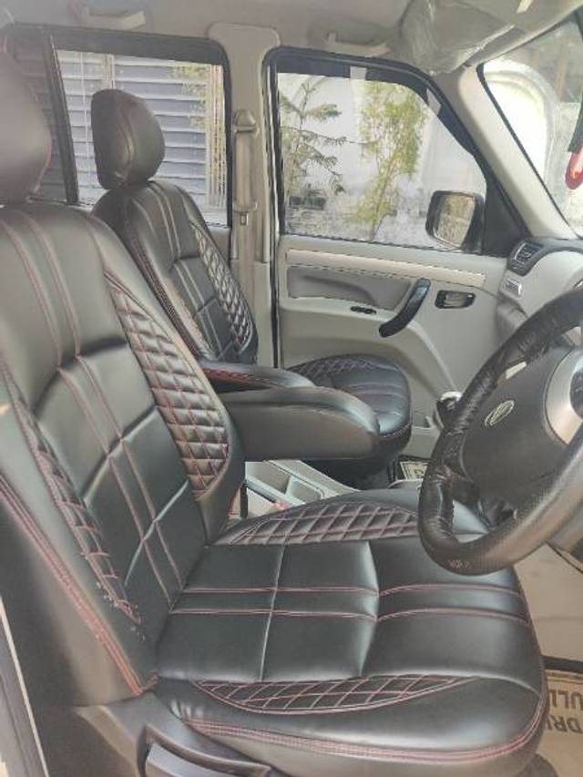 https://images10.gaadi.com/usedgaadi-sellcar/UsedCar/f51ce423a/f6c3182f-7d46-44f2-adc1-8bb0c5bbb89d.jpg?imwidth=6402