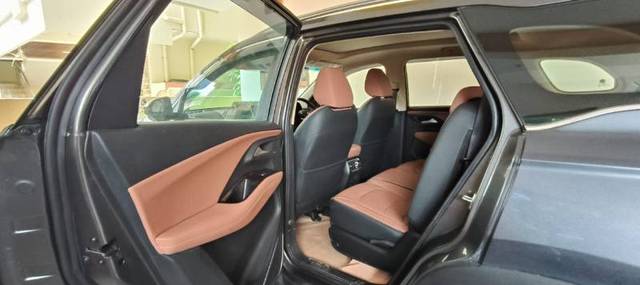 https://images10.gaadi.com/usedgaadi-sellcar/UsedCar/f51d9424a/1a9ff3e1-f0ad-4b1e-ac32-bf1b32e52219.jpg?imwidth=6402