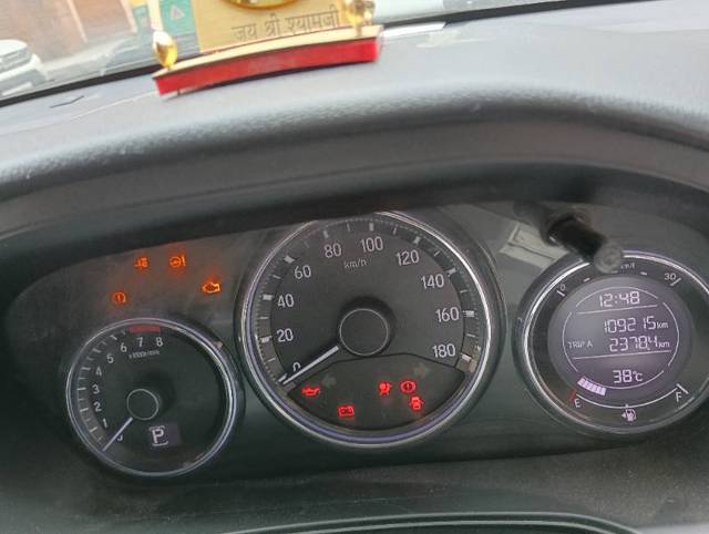 https://images10.gaadi.com/usedgaadi-sellcar/UsedCar/f51dcb89a/470b91f0-c4e4-4933-8db5-227c956a0a72.jpg?imwidth=6402