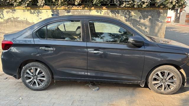 https://images10.gaadi.com/usedgaadi-sellcar/UsedCar/f51e0e6ca/e4ba184a-3de2-4f31-8010-de8c1b8b0595.jpeg?imwidth=6401