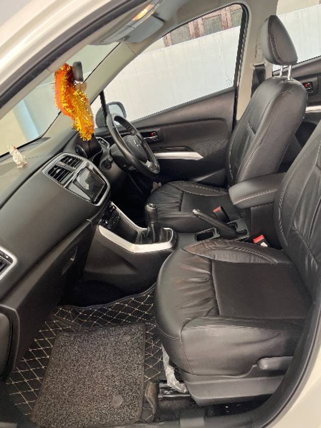 https://images10.gaadi.com/usedgaadi-sellcar/UsedCar/f51e38d4a/ce1668a3-1bd2-4560-93d5-3753a8744c1a.jpg?imwidth=6401