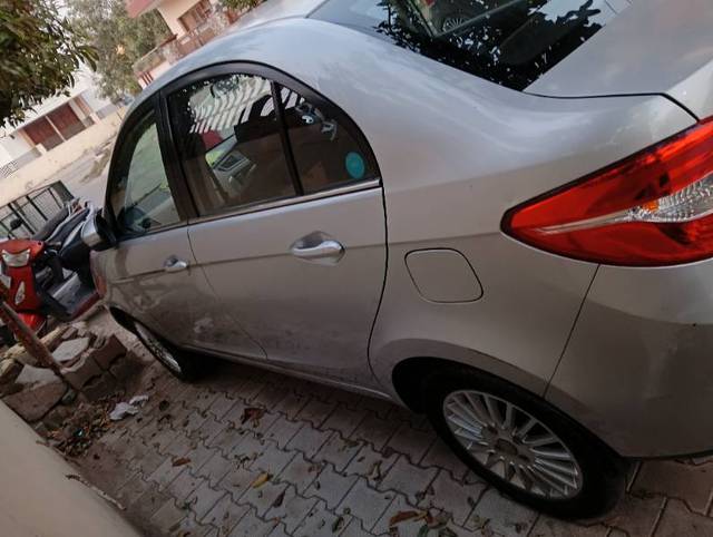 https://images10.gaadi.com/usedgaadi-sellcar/UsedCar/f51ea8d9a/dccea9da-4529-4892-a9d3-0b1774c3ffa9.jpg?imwidth=6402