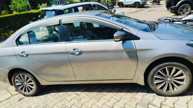 https://images10.gaadi.com/usedgaadi-sellcar/UsedCar/f51eca26a/c6eebcee-93d4-4c24-a10e-bc7702ae1bf2.jpg?imwidth=6402