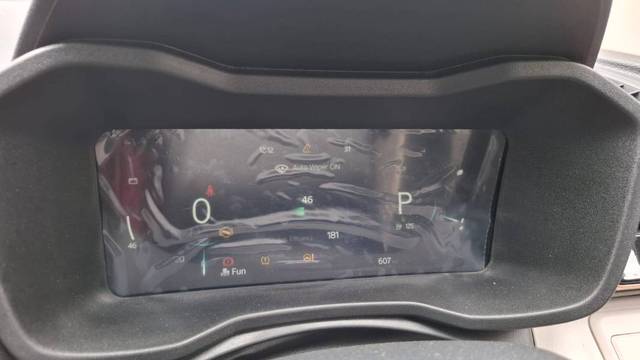 https://images10.gaadi.com/usedgaadi-sellcar/UsedCar/f51fb66ea/cf46ef05-0579-4c8c-8c24-8639825fbf7b.jpg?imwidth=6401