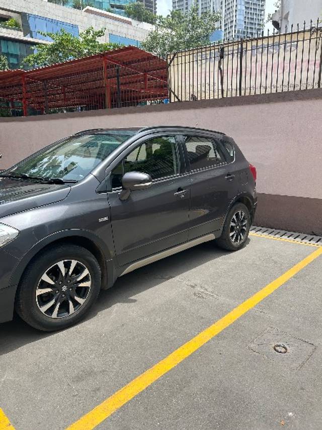 https://images10.gaadi.com/usedgaadi-sellcar/UsedCar/f51fc00ea/840a67e5-c0c4-4786-80ed-10a2a99834eb.jpeg?imwidth=6402