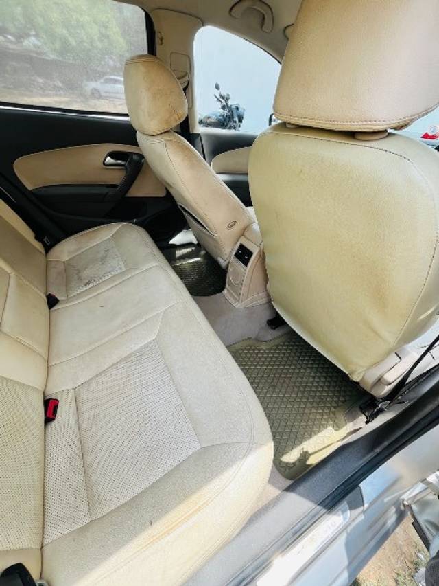 https://images10.gaadi.com/usedgaadi-sellcar/UsedCar/f5200a6ea/5b4d7fa7-67e4-4142-beb0-1a1c1a386cfc.jpeg?imwidth=6402