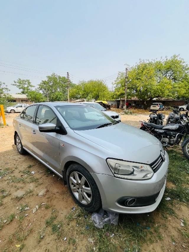 https://images10.gaadi.com/usedgaadi-sellcar/UsedCar/f5200a6ea/a11d5d83-b931-4a88-acac-da9312c9c650.jpeg?imwidth=6400