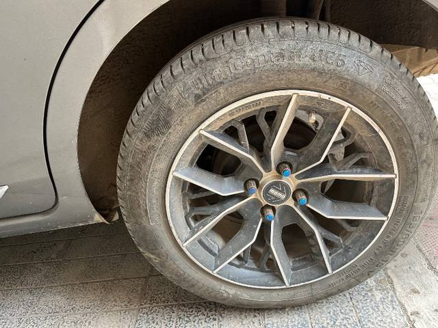 https://images10.gaadi.com/usedgaadi-sellcar/UsedCar/f52085e1a/23daf357-d6c6-4a5f-9ebc-fed2ac7799bf.jpeg?imwidth=6402