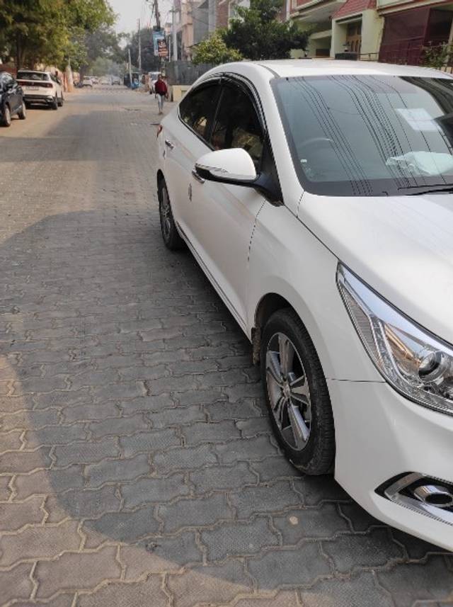 https://images10.gaadi.com/usedgaadi-sellcar/UsedCar/f520c7bda/a494b5f0-ff42-4846-ac38-2937d18250c2.jpeg?imwidth=6400