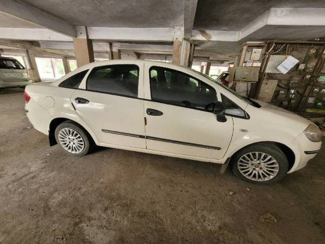 https://images10.gaadi.com/usedgaadi-sellcar/UsedCar/f52234cfa/49f7c69c-3c91-471c-8de8-d19ea0d32f2d.jpg?imwidth=6401