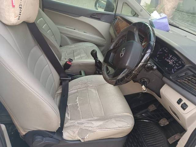 https://images10.gaadi.com/usedgaadi-sellcar/UsedCar/f52291a7a/31fcdb21-764c-4961-8a45-8a8bc9d8a634.jpg?imwidth=6402