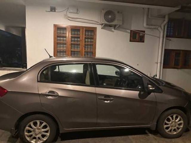 https://images10.gaadi.com/usedgaadi-sellcar/UsedCar/f5232ab9a/e92d6589-9b43-4d6a-bd17-f597e129fa6e.jpg?imwidth=6400