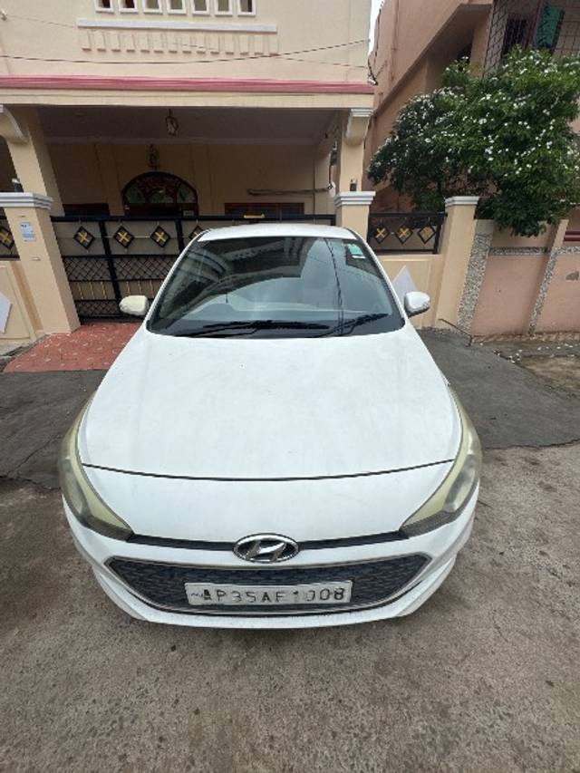 https://images10.gaadi.com/usedgaadi-sellcar/UsedCar/f523b4ffa/738a33bd-4f38-4c94-b082-2f87a4968edf.jpg?imwidth=6400