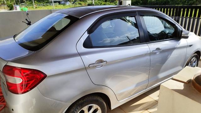 https://images10.gaadi.com/usedgaadi-sellcar/UsedCar/f523c75fa/78961b81-8dda-45e0-97fb-781f7100fe95.jpeg?imwidth=6402