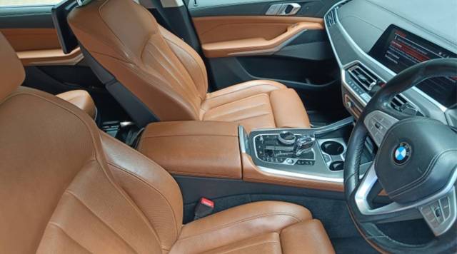 https://images10.gaadi.com/usedgaadi-sellcar/UsedCar/f524231da/80c59cf7-7933-4550-90f3-be3ac5afa25f.jpg?imwidth=6402