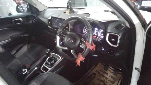 https://images10.gaadi.com/usedgaadi-sellcar/UsedCar/f5242a63a/db9d277e-b25c-48a1-ace7-194694a4d215.jpg?imwidth=6402