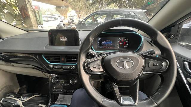 https://images10.gaadi.com/usedgaadi-sellcar/UsedCar/f524a788a/68469fc1-418f-496a-a56e-3141fae2096f.jpeg?imwidth=6402