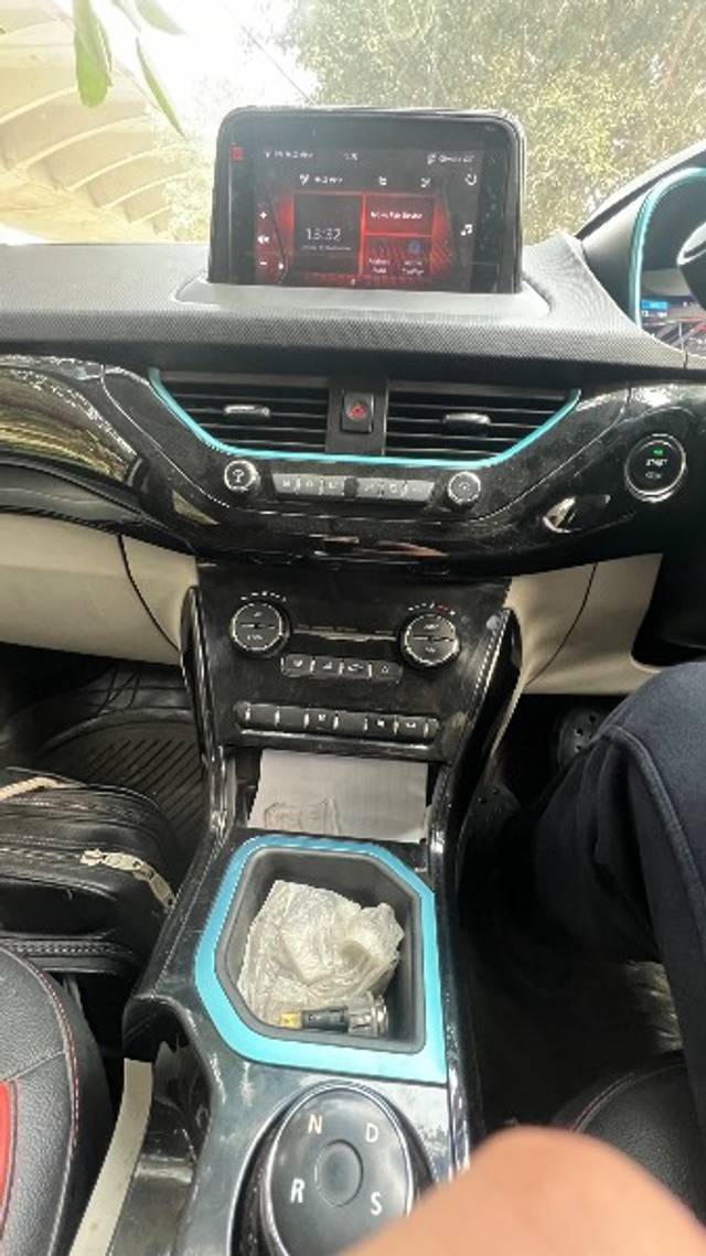 https://images10.gaadi.com/usedgaadi-sellcar/UsedCar/f524a788a/ba849cc4-fc77-41bc-a658-0e70e3504256.jpeg?imwidth=6401