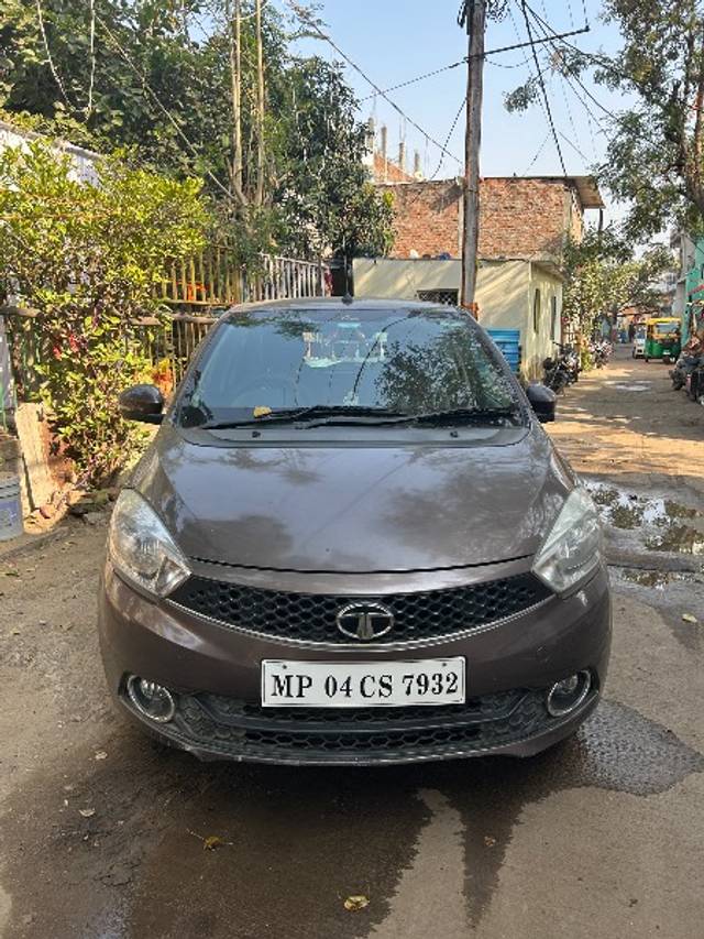 https://images10.gaadi.com/usedgaadi-sellcar/UsedCar/f52563dca/b7fdbd7a-f604-4c35-bfe2-81e987492c5e.jpeg?imwidth=6400