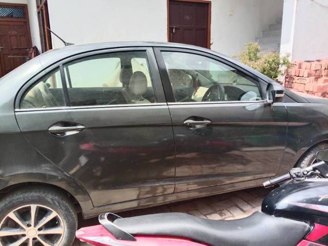 https://images10.gaadi.com/usedgaadi-sellcar/UsedCar/f525dda3a/deaf3210-cea4-44e3-bf7f-d39cb69e5a0f.jpg?imwidth=6402