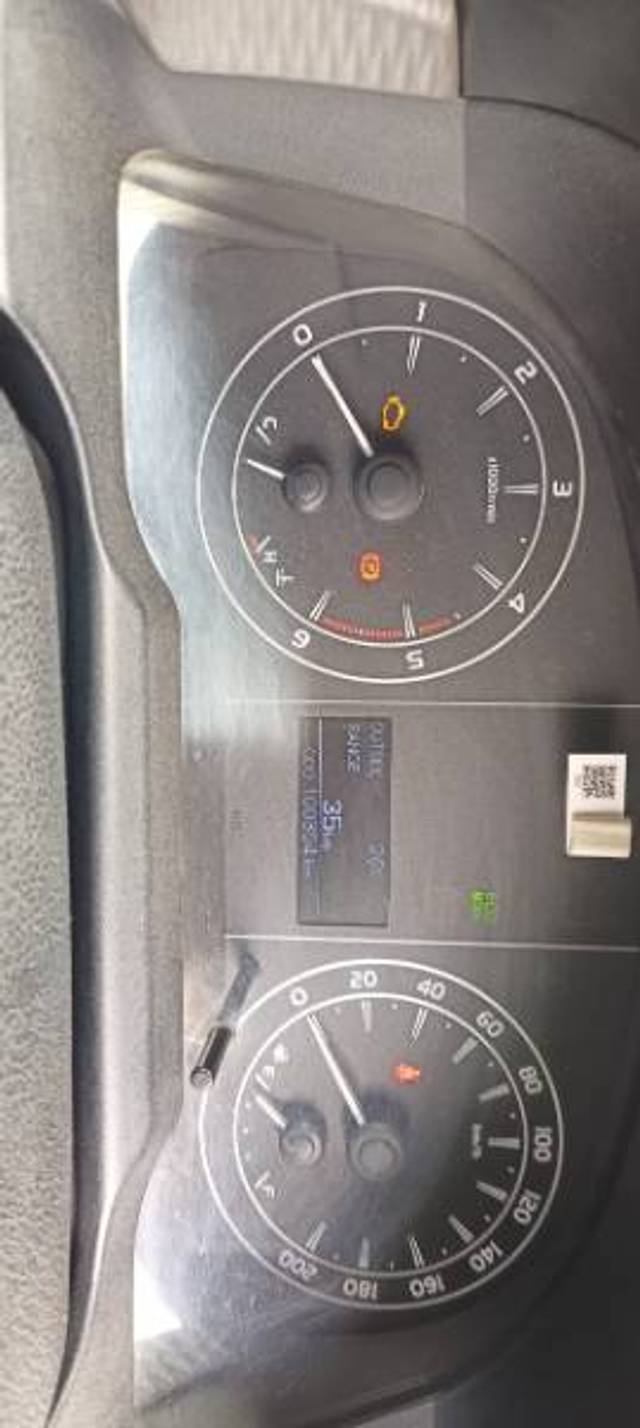 https://images10.gaadi.com/usedgaadi-sellcar/UsedCar/f5268d19a/94855231-f30a-4a77-a29f-3e448c2cd2e5.jpg?imwidth=6402