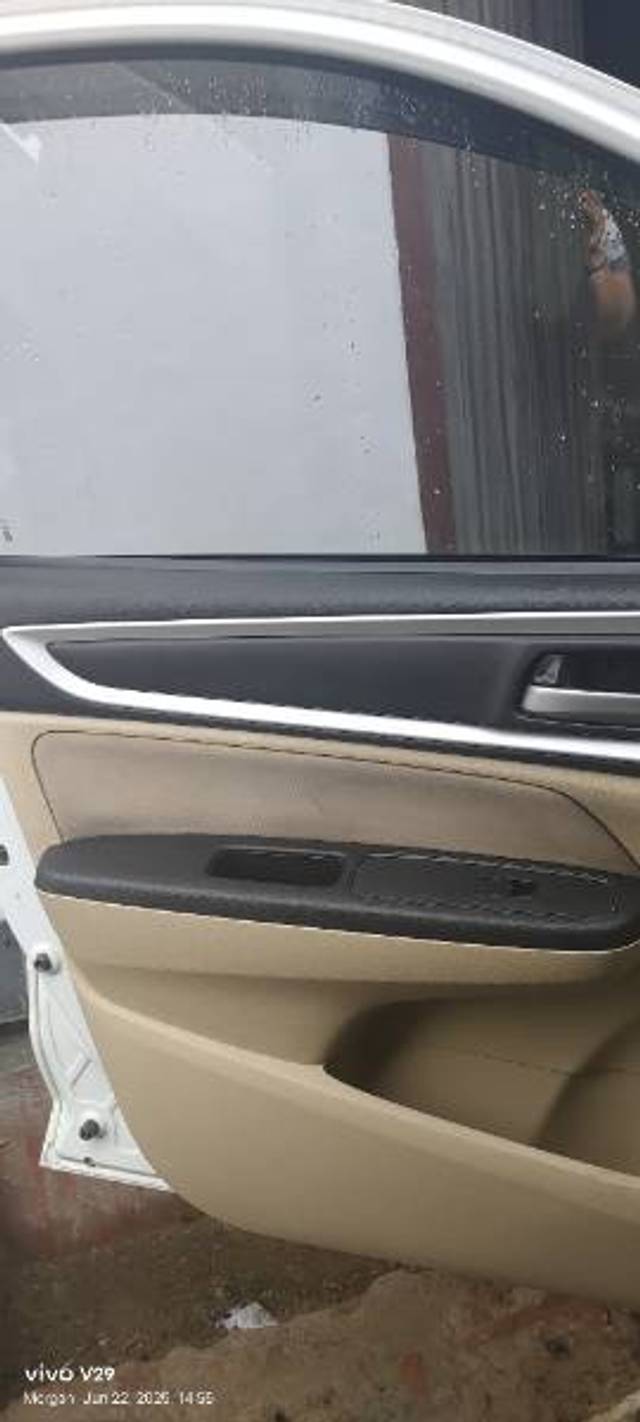 https://images10.gaadi.com/usedgaadi-sellcar/UsedCar/f5272656a/5f7707fa-0d6b-48d9-a1b9-7f5c534faea8.jpg?imwidth=6402