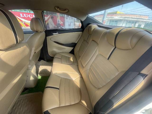 https://images10.gaadi.com/usedgaadi-sellcar/UsedCar/f527e3eca/304576a6-3579-48f4-8125-54ebc4abe806.jpeg?imwidth=6401