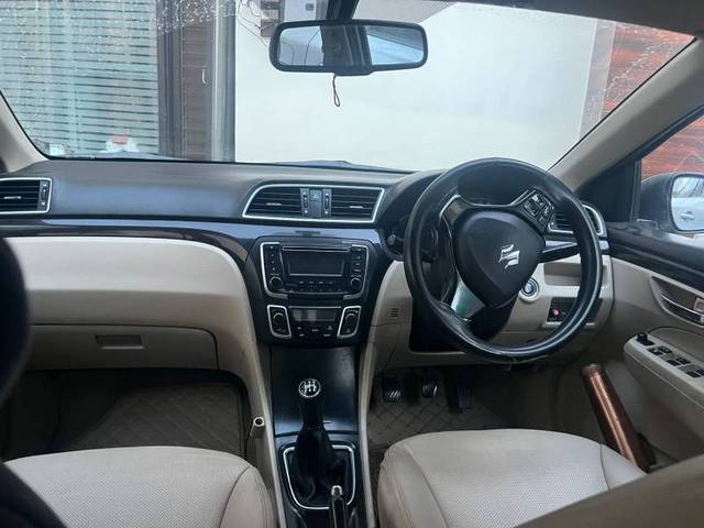 https://images10.gaadi.com/usedgaadi-sellcar/UsedCar/f5285538a/def636a5-c825-4eeb-a4b6-792a63f77010.jpeg?imwidth=6401