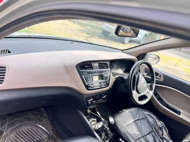 https://images10.gaadi.com/usedgaadi-sellcar/UsedCar/f5294144a/6ae6b352-c695-411b-853f-3dbbbe1c82ac.jpg?imwidth=6402