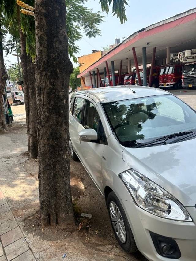 https://images10.gaadi.com/usedgaadi-sellcar/UsedCar/f52a2db5a/223eeb5b-0cf9-47ea-ac86-dc5f06489f1d.jpeg?imwidth=6400