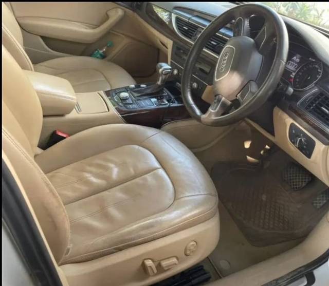 https://images10.gaadi.com/usedgaadi-sellcar/UsedCar/f52a32fda/5f20d5ab-18e3-4be6-836a-22311522a3d5.jpeg?imwidth=6402