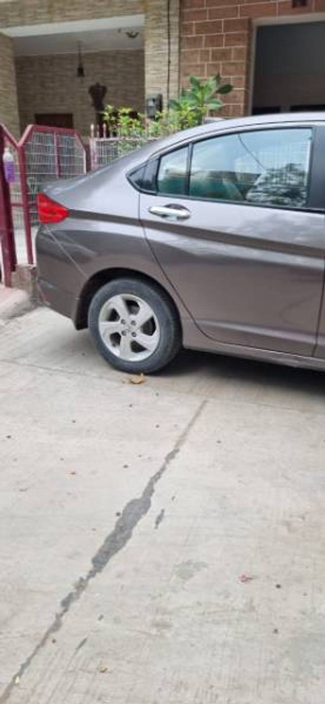 https://images10.gaadi.com/usedgaadi-sellcar/UsedCar/f52a3e6ba/3c86f0bb-bb00-413f-bbdf-a19e04172b39.jpg?imwidth=6402
