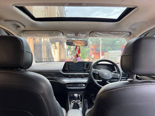 https://images10.gaadi.com/usedgaadi-sellcar/UsedCar/f52a5693a/55bedf18-7094-45ce-ab16-ff1542d66c6a.jpg?imwidth=6402