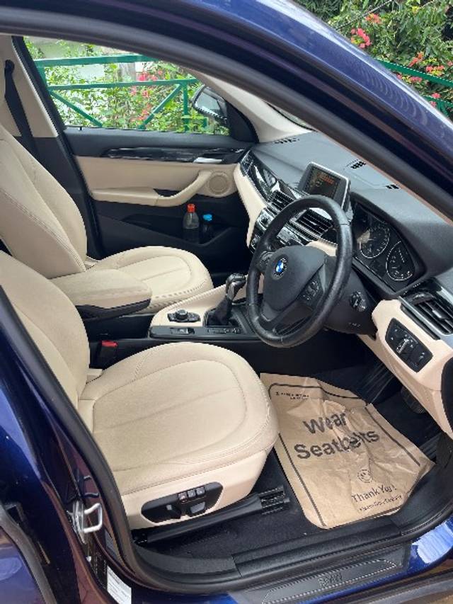 https://images10.gaadi.com/usedgaadi-sellcar/UsedCar/f52a755ca/dcf84d85-6e43-430c-a67b-93b136016cad.jpeg?imwidth=6402