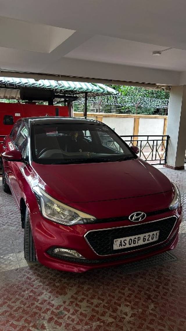 https://images10.gaadi.com/usedgaadi-sellcar/UsedCar/f52ab2fca/a7471963-a7a5-45a3-9a1c-d78da80fc351.jpeg?imwidth=6400