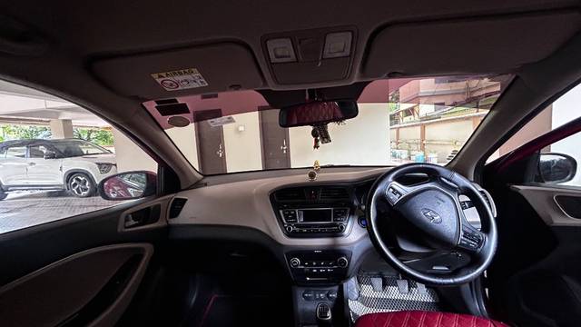 https://images10.gaadi.com/usedgaadi-sellcar/UsedCar/f52ab2fca/cecc7929-f3b4-400f-8ee7-6762a457fd71.jpeg?imwidth=6402