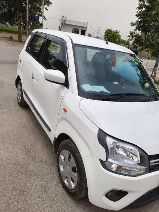 https://images10.gaadi.com/usedgaadi-sellcar/UsedCar/f52b076ea/6786a0ad-7699-4d44-9af1-a5253bf5af8c.jpg?imwidth=6400