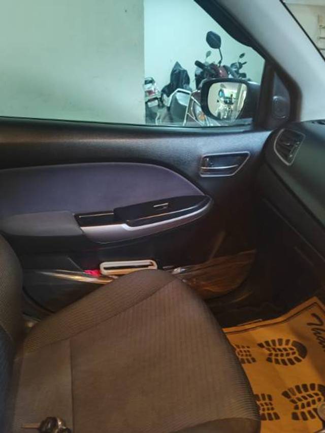 https://images10.gaadi.com/usedgaadi-sellcar/UsedCar/f52b5157a/899723dd-dfbf-40ca-90af-e05cd3c9c983.jpg?imwidth=6401