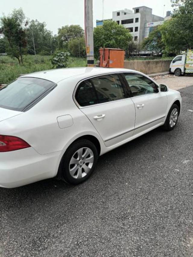 https://images10.gaadi.com/usedgaadi-sellcar/UsedCar/f52b8de7a/08f71a27-727a-415f-92ef-fe52bbee16c4.jpg?imwidth=6401
