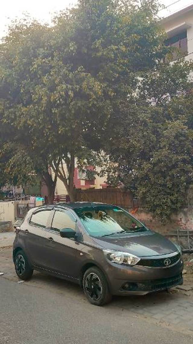 https://images10.gaadi.com/usedgaadi-sellcar/UsedCar/f52b9109a/c5973c84-f930-47ae-ab9b-e49324d74d0f.jpg?imwidth=6400