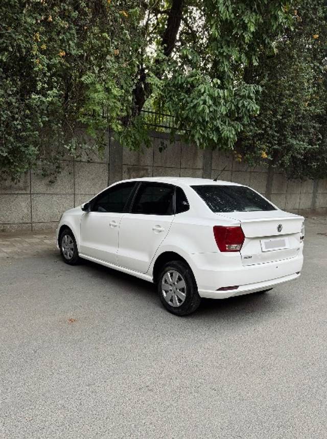 https://images10.gaadi.com/usedgaadi-sellcar/UsedCar/f52b9ef1a/76a110b0-1317-4c95-be0f-f81644695018.jpeg?imwidth=6402