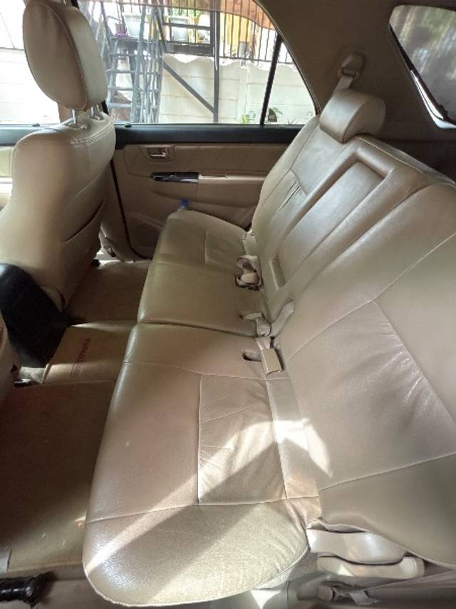 https://images10.gaadi.com/usedgaadi-sellcar/UsedCar/f52ba2f0a/bf03f5c2-d31c-4806-b961-e923f592a192.jpg?imwidth=6402